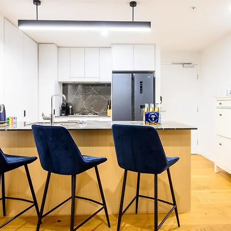 Stunning 2 Bedroom Retreat W Gym Sauna And Pool Apartment Brisbane