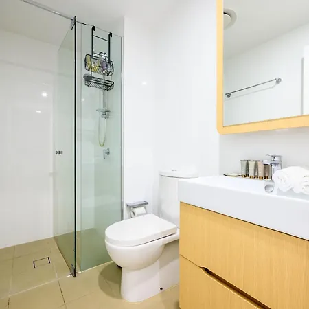 Stunning 2 Bedroom Retreat W Gym Sauna And Pool
