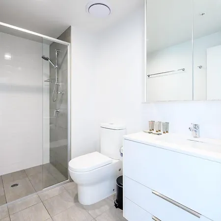 Oasis Stylish With Gym Rooftop Pool Apartment