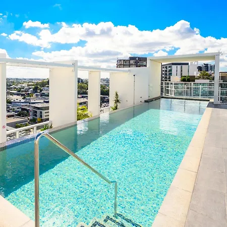 Oasis Stylish With Gym Rooftop Pool Apartment