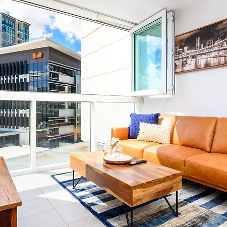 Oasis Stylish With Gym Rooftop Pool Apartment Brisbane