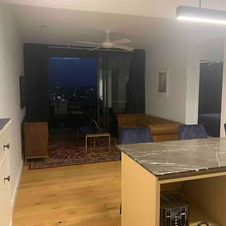 Stunning 2 Bedroom Retreat W Gym Sauna And Pool Apartment *