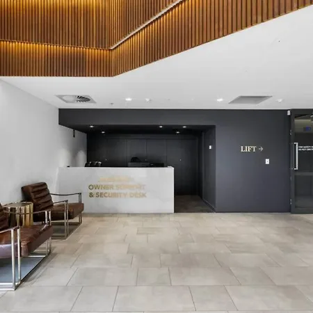 2b1b South W/parking,pool, Gym, Sauna * Brisbane