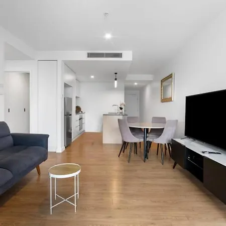 2b1b South W/parking,pool, Gym, Sauna Apartment
