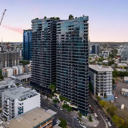2b1b South W/parking,pool, Gym, Sauna Apartment *