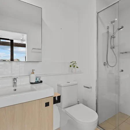 Cityscape 2-bed With Pool, Gym & Secure Parking *