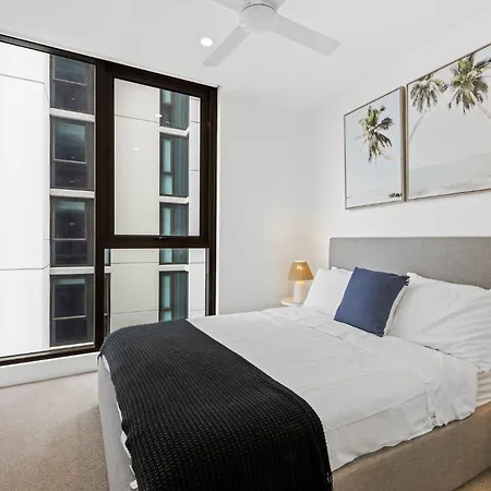 Cityscape 2-bed With Pool, Gym & Secure Parking