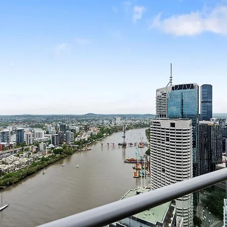 Apartment Urban Skyline 2-bed With Pool & Gym Access