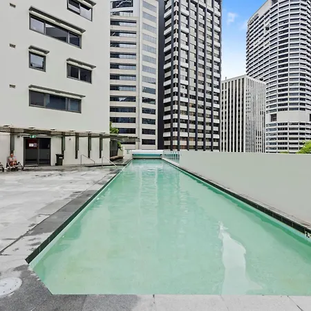 Urban Skyline 2-bed With Pool & Gym Access Apartment *
