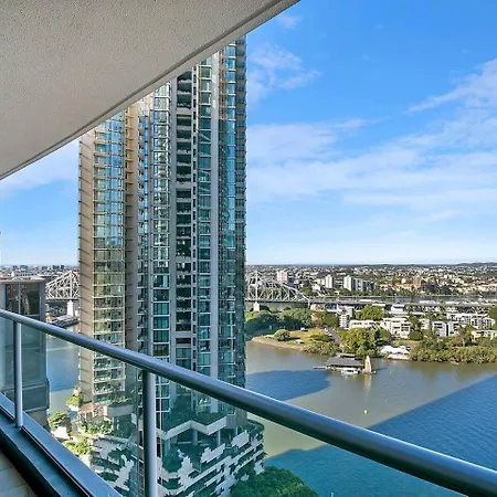 Modern Riverside Haven With Sweeping Balcony Views Brisbane