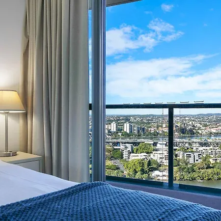 Modern Riverside Haven With Sweeping Balcony Views Brisbane