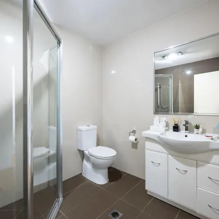 3bd Townhouse Close To Shops And Transport With Carpark *