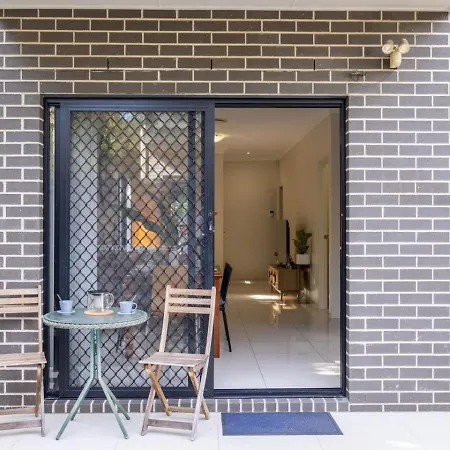 3bd Townhouse Close To Shops And Transport With Carpark Brisbane