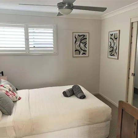 Large And Stylish Townhouse In Chic Area