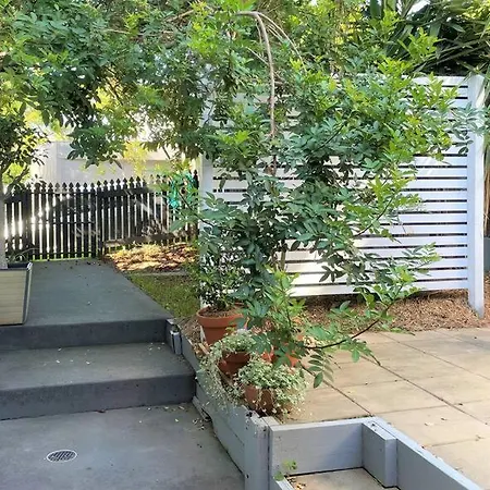 Large And Stylish Townhouse In Chic Area * Brisbane