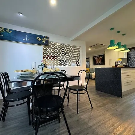 5 Mins To Sunnybank - Sensational 3bdr Family