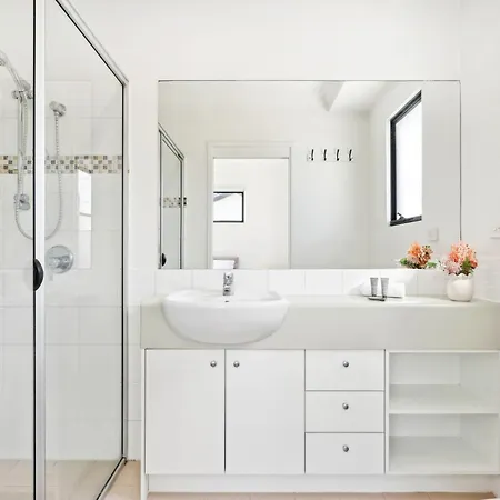 Stunning 3-bed 3-bath By Hawthorne Park Holiday home Brisbane