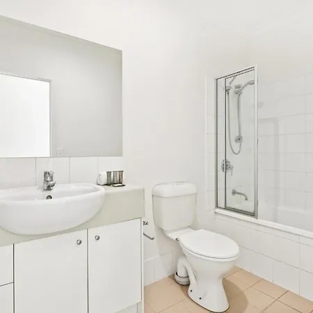 Stunning 3-bed 3-bath By Hawthorne Park Brisbane