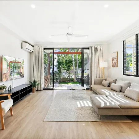 Holiday home Stunning 3-bed 3-bath By Hawthorne Park