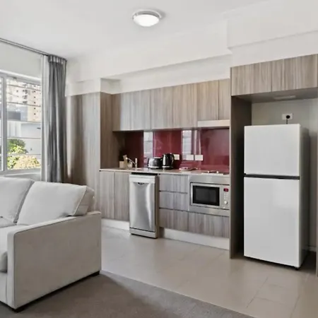 The Capitol - Prime Location Compact Studio With Pool & Off-site Parking *