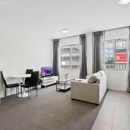 Apartment The Capitol - Prime Location Compact Studio With Pool & Off-site Parking *