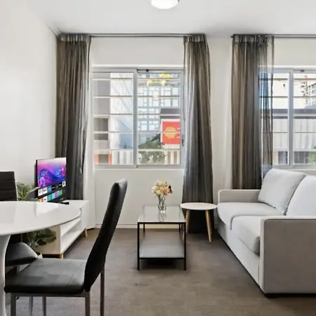 The Capitol - Prime Location Compact Studio With Pool & Off-site Parking