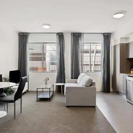 Apartment The Capitol - Prime Location Compact Studio With Pool & Off-site Parking Brisbane