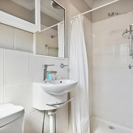 Comfy Near Gabba With Secure Parking Apartment Brisbane