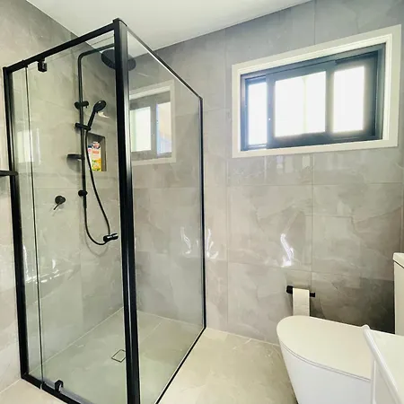 262atroughton 3* Brisbane
