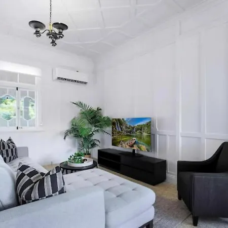Five-bedroom Heritage Apartment Brisbane