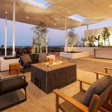 Apartment Stunning Views Comfortable Bed Welcoming Host *