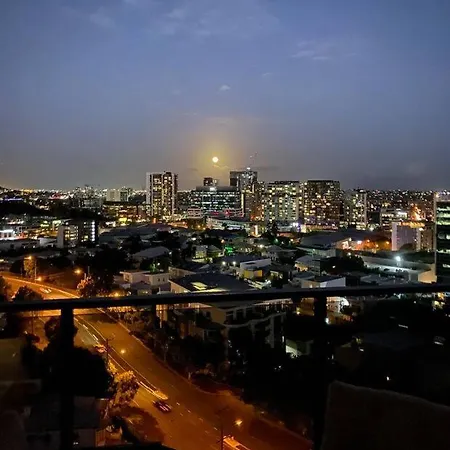 Stunning Views Comfortable Bed Welcoming Host Apartment