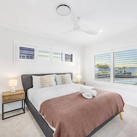 Luxury Golf Course With Theater At Cannon Hill Holiday home Brisbane