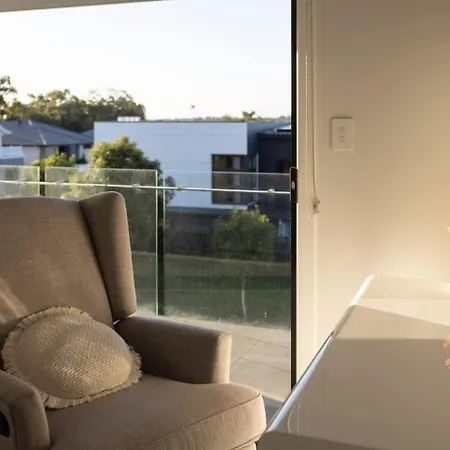 Holiday home Luxury Golf Course With Theater At Cannon Hill Brisbane