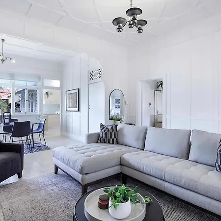 Five-bedroom Heritage Holiday home *