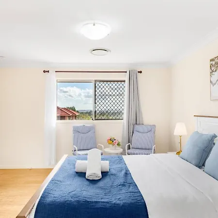 Holiday home Homy Self Contained Unit Sunnybank Cbd Street Parking *