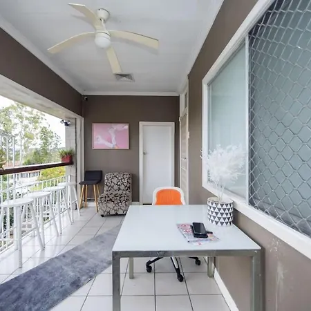 Large In Shared U4l Apartment *