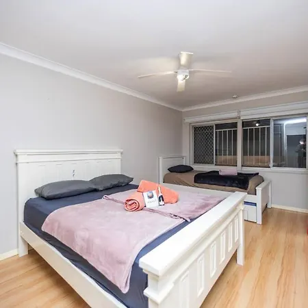 Apartment King Bedroom With Aircon 65' 4k Tv 1l Brisbane