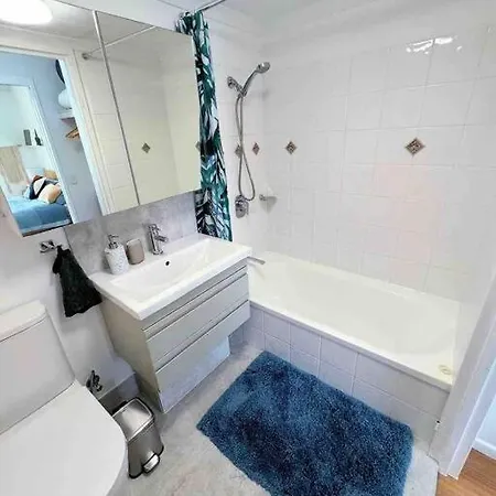 Spacious With Pool & Parking