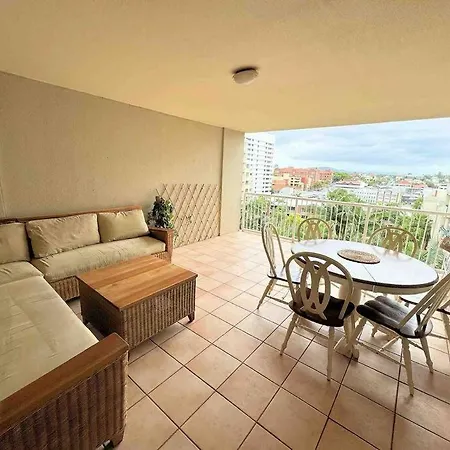 Spacious With Pool & Parking Apartment Brisbane