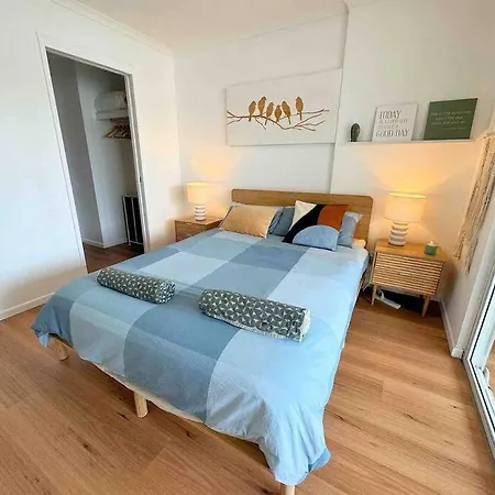 Spacious With Pool & Parking Brisbane