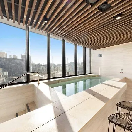 Stylish 1br With Mountain Views Brisbane