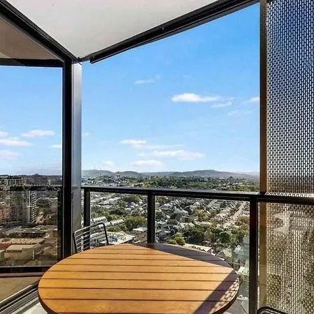 Stylish 1br With Mountain Views Brisbane