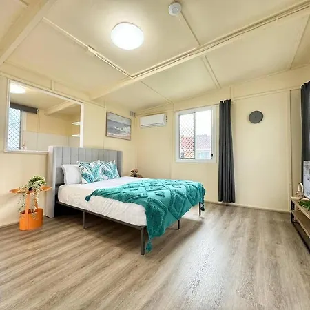 Urban Oasis In Salisbury Holiday home