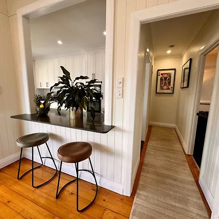 3 Bdrm Queenslander Outdoor Dining Pool & Parking Holiday home *