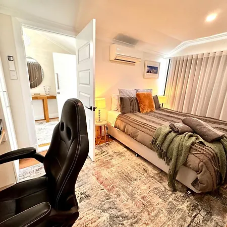 Holiday home 3 Bdrm Queenslander Outdoor Dining Pool & Parking *