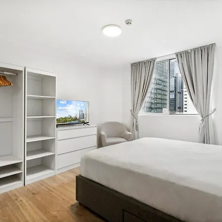 Sleek Cbd 1-bed With Pool Sauna & Alfresco Dining Brisbane