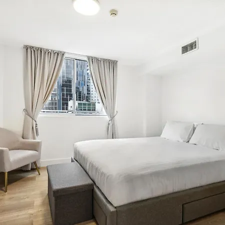 Sleek Cbd 1-bed With Pool Sauna & Alfresco Dining *