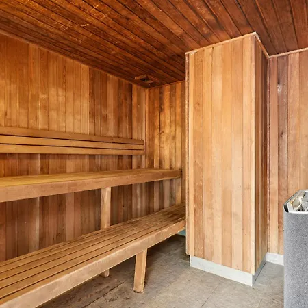 Sleek Cbd 1-bed With Pool Sauna & Alfresco Dining Apartment Brisbane
