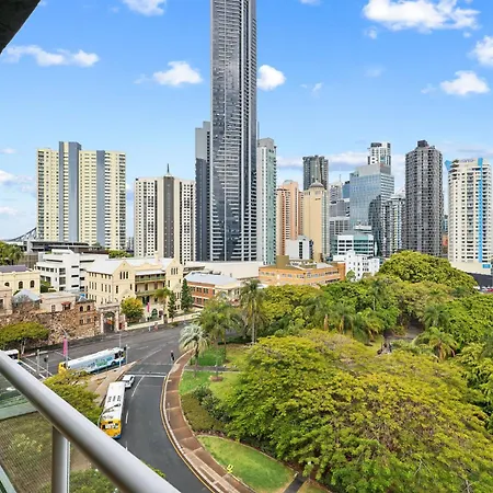 Bright 1-bed With Great Views & Amenities Apartment